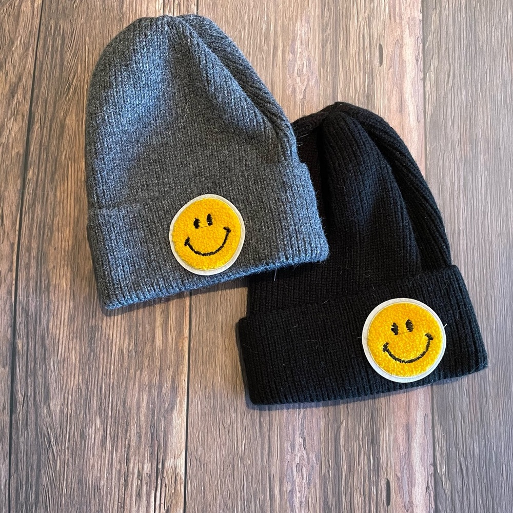 APR Donation 🌷
 Smiley face Beanie - Picture 3 of 5